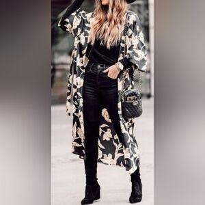 Maison Du Soir Women's Black And Tan Floral Kimono Robe | S/M